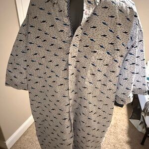 Johnston & Murphy Light Gray Short-Sleeve Button-Up Shirt with Shark Print
